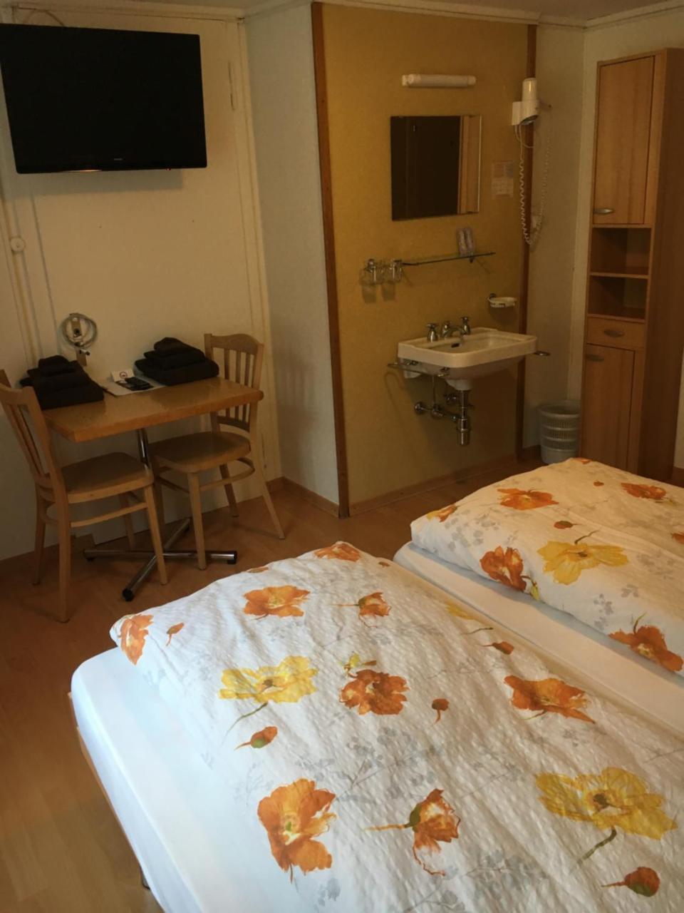 Hotel Restaurant Raben Linthal Экстерьер фото